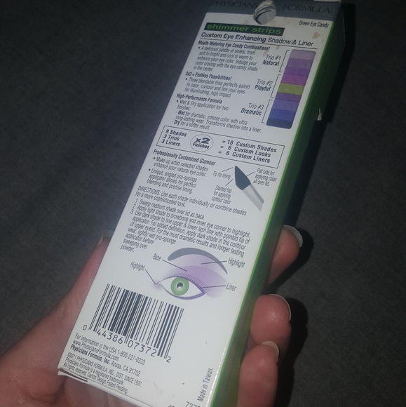 Colorful Eyeshadow - Picture 2 of 3